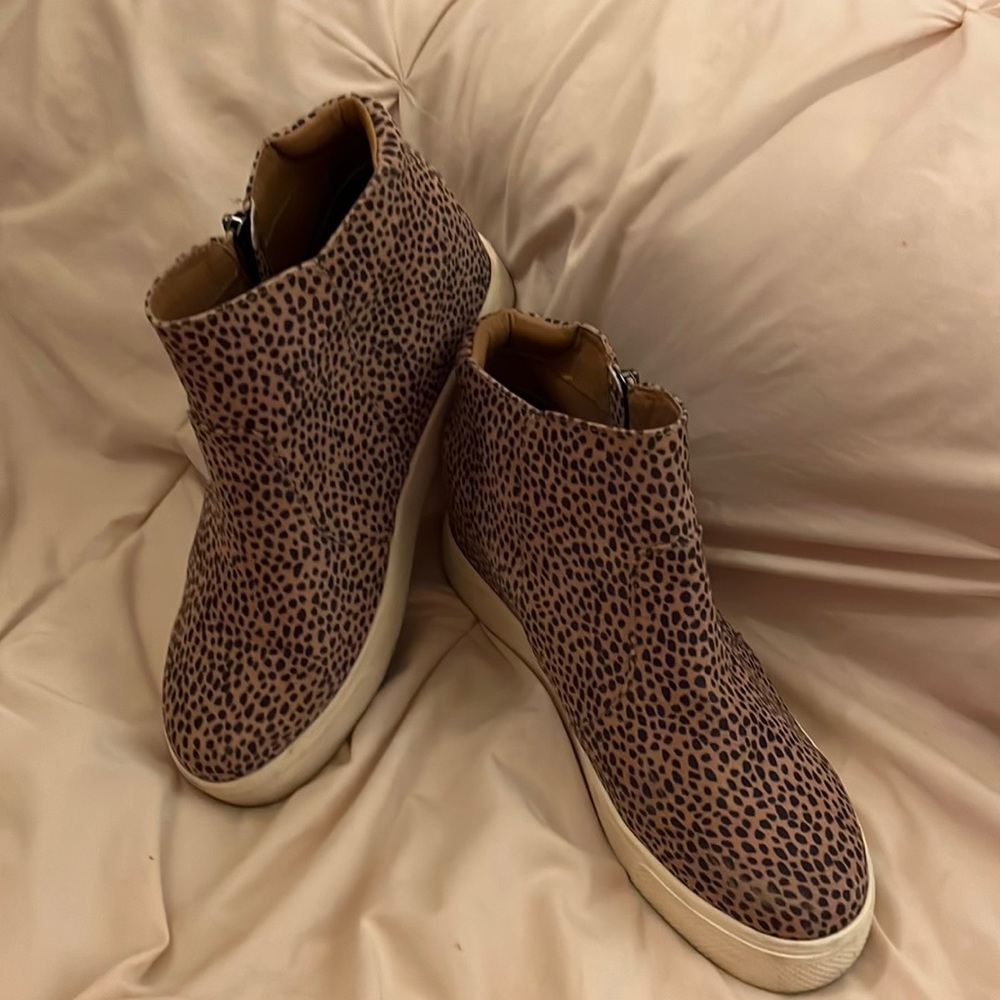Universal Thread Cheetah Print Zippered Hidden Heel Shoe Bootie Size 9